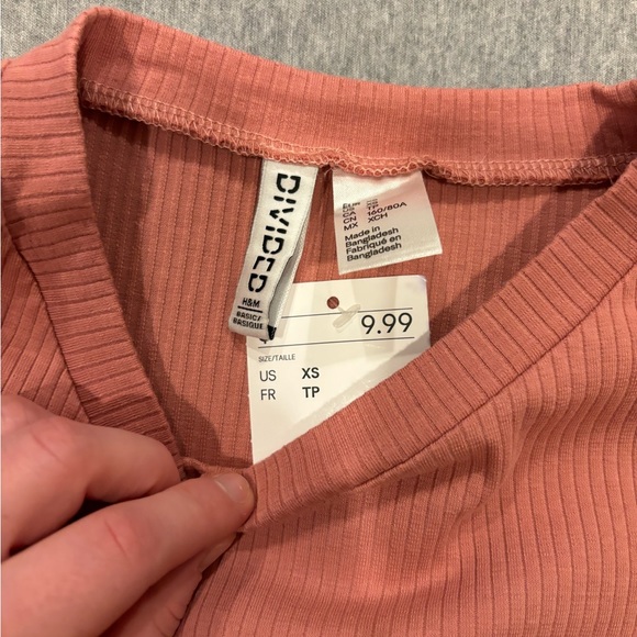 Pink Ribbed H&M Tee Shirt - Picture 2 of 2